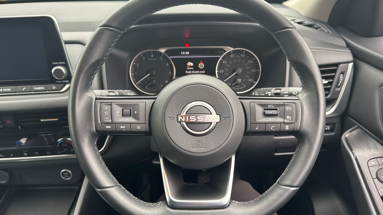 Nissan Qashqai 1.3 DiG-T MH Acenta Premium 5dr Petrol Hatchback